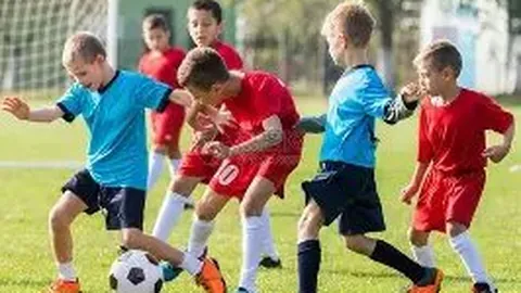 水均益喜提“姥爷”称号，女儿曾任职央视记者